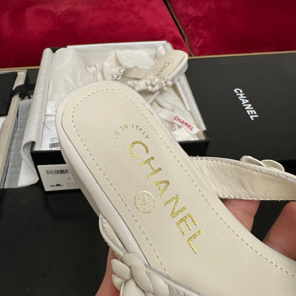 Chanel slipper