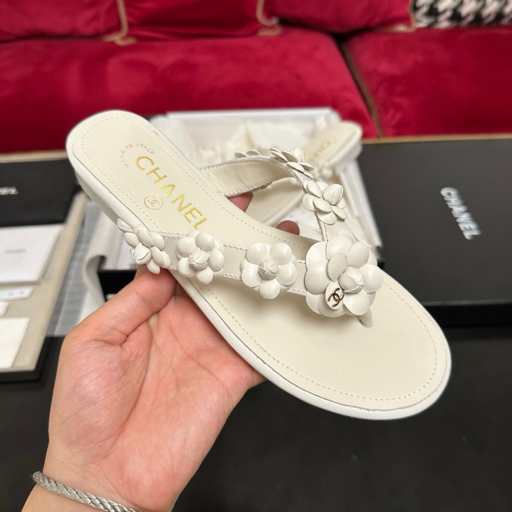 Chanel slipper