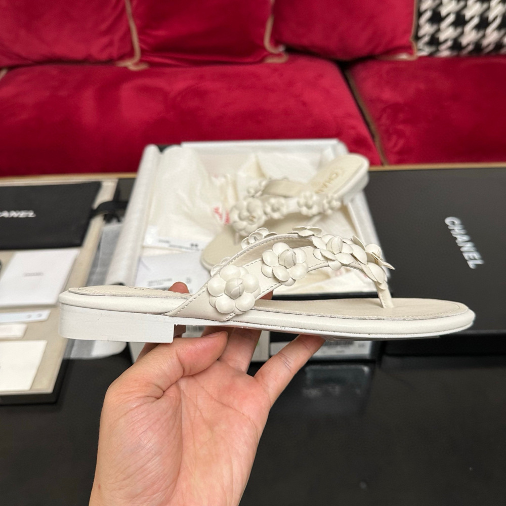 Chanel slipper