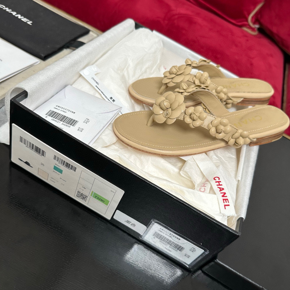 Chanel slipper