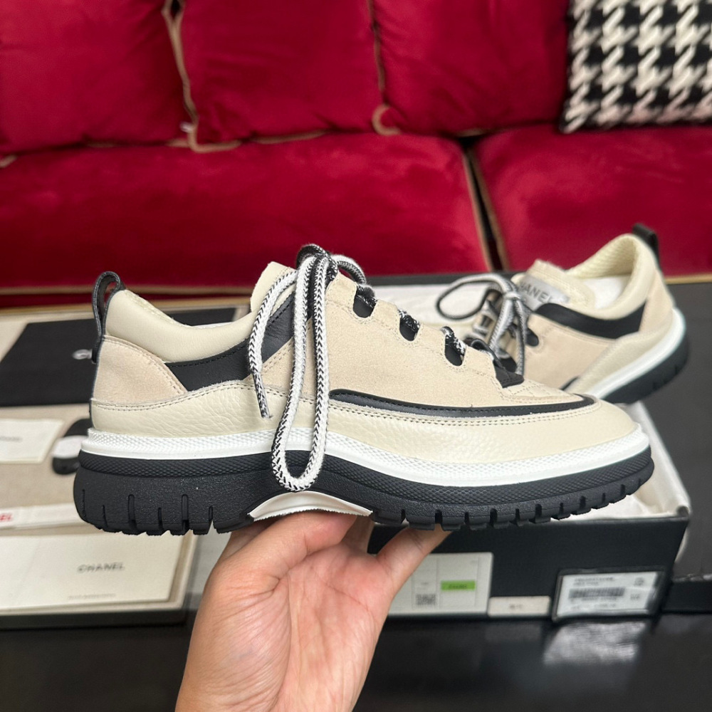 Chanel snecker