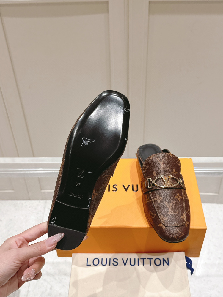 LV slipper