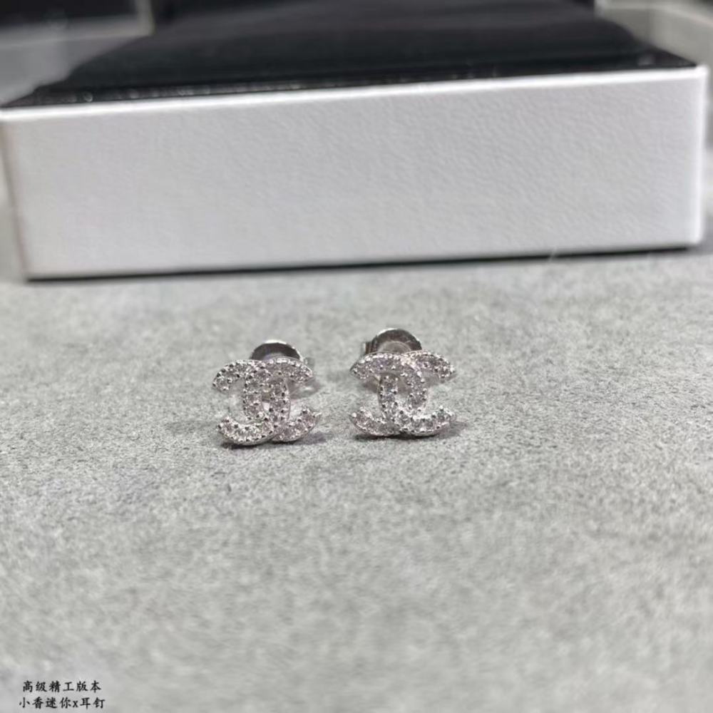 Chanel mini earring