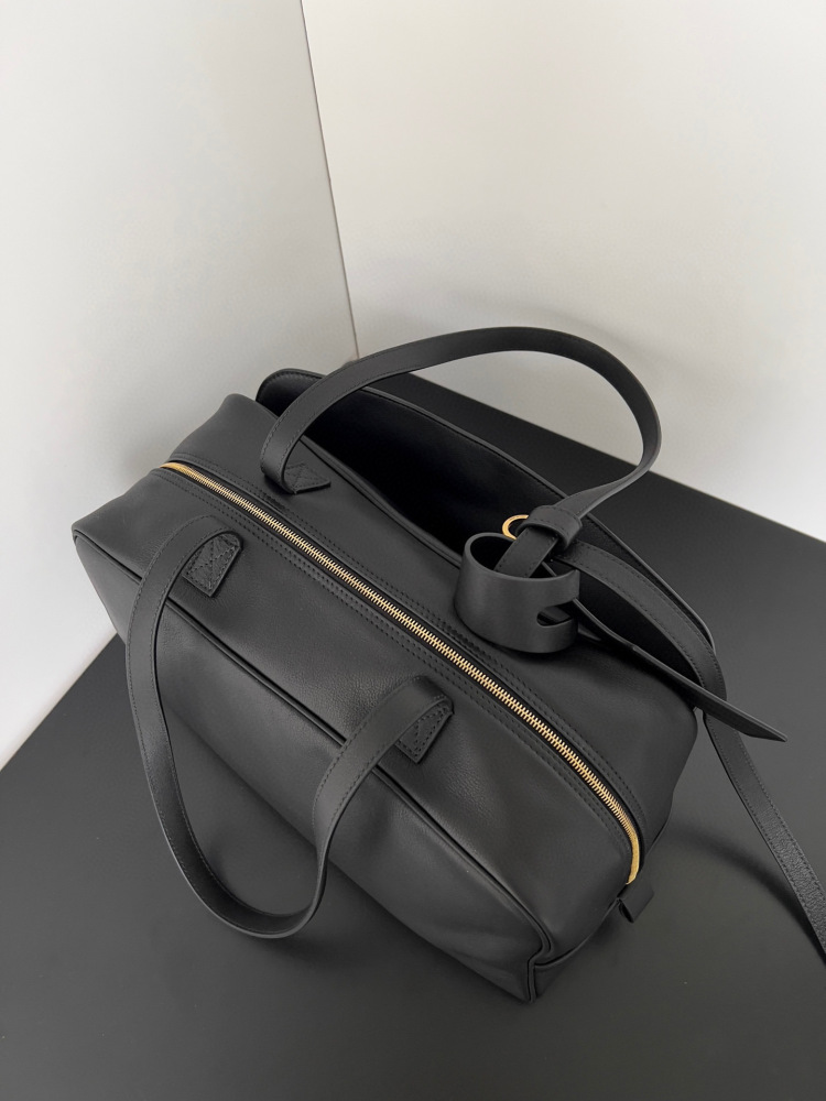 Balenciaga Carrie