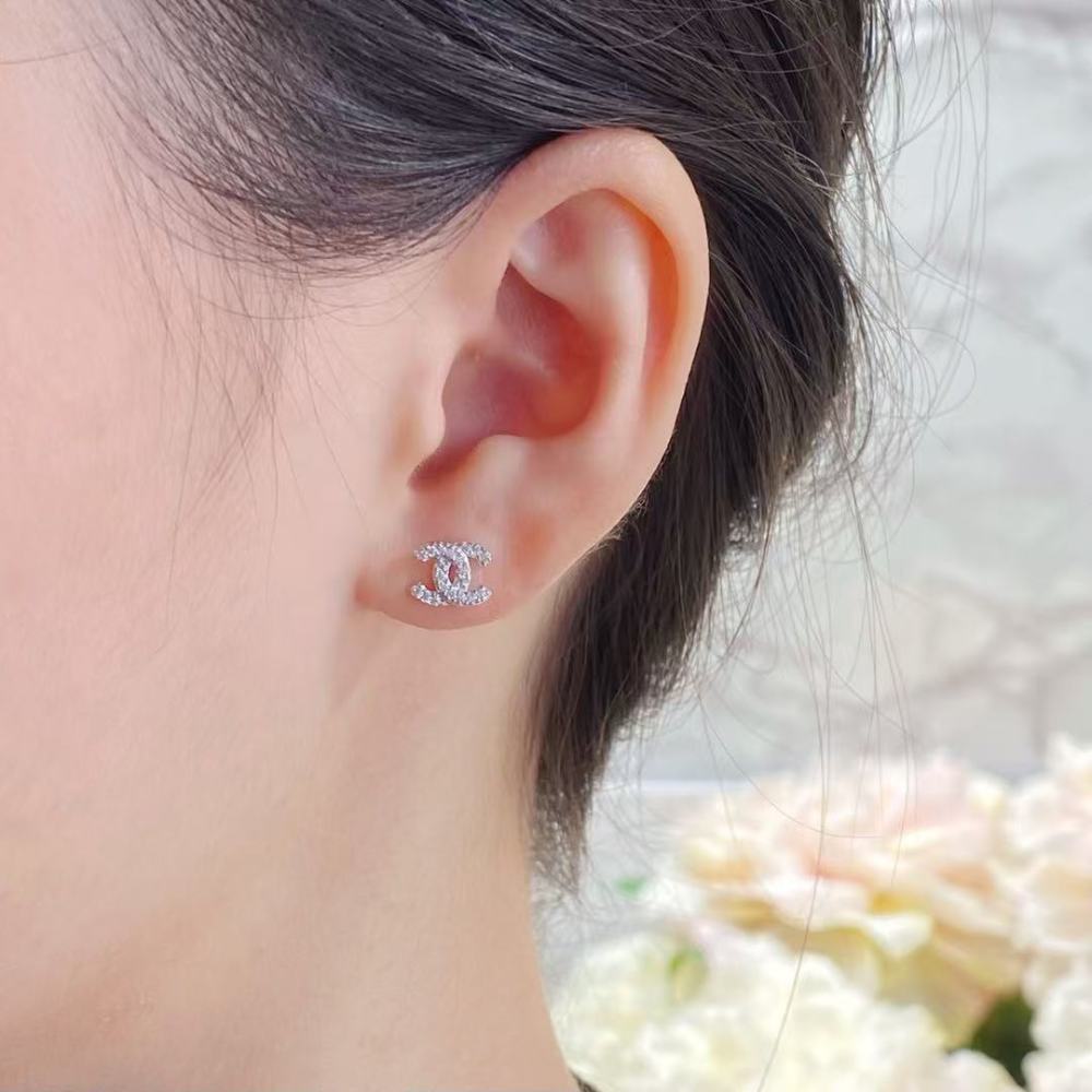 Chanel mini earring