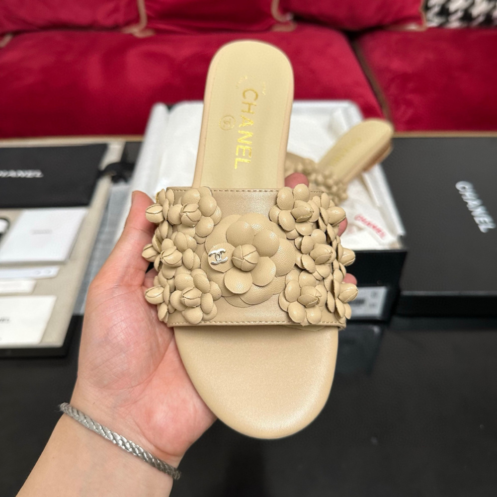 Chanel slipper