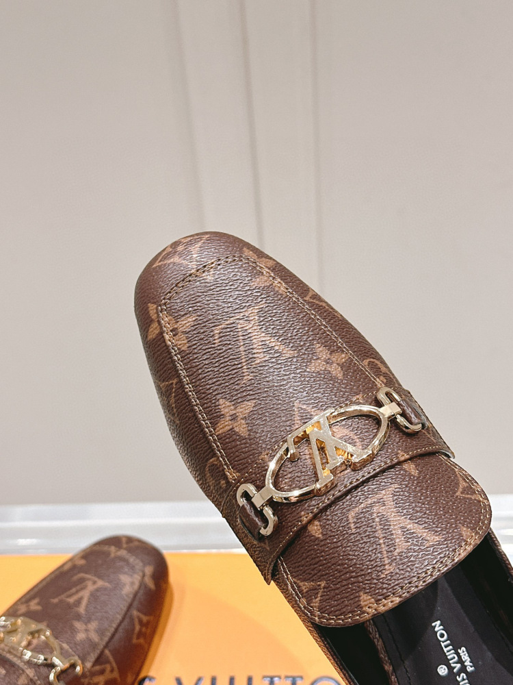 LV slipper