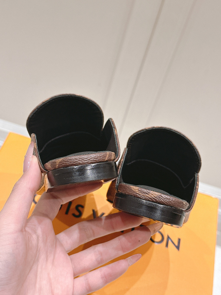 LV slipper