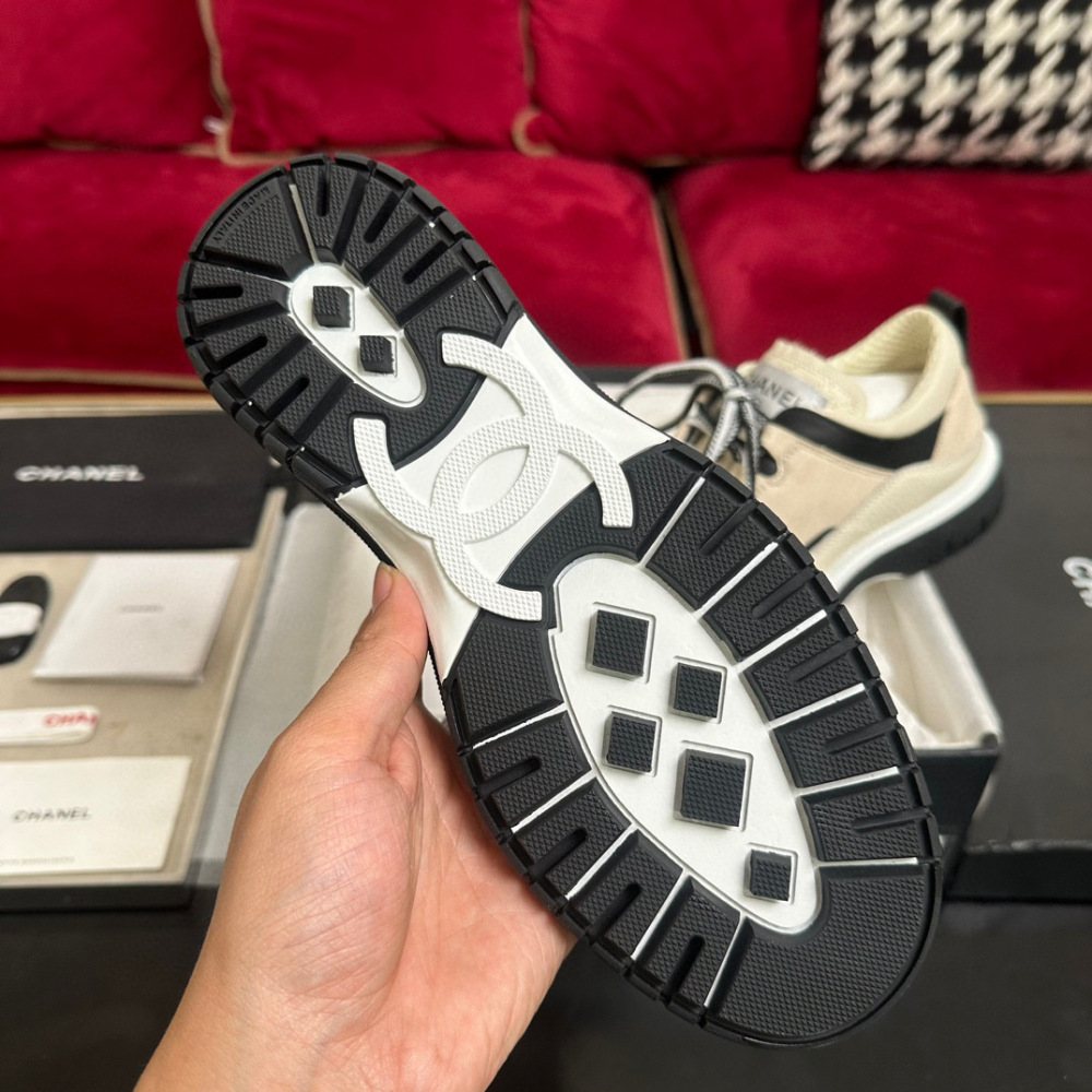 Chanel snecker
