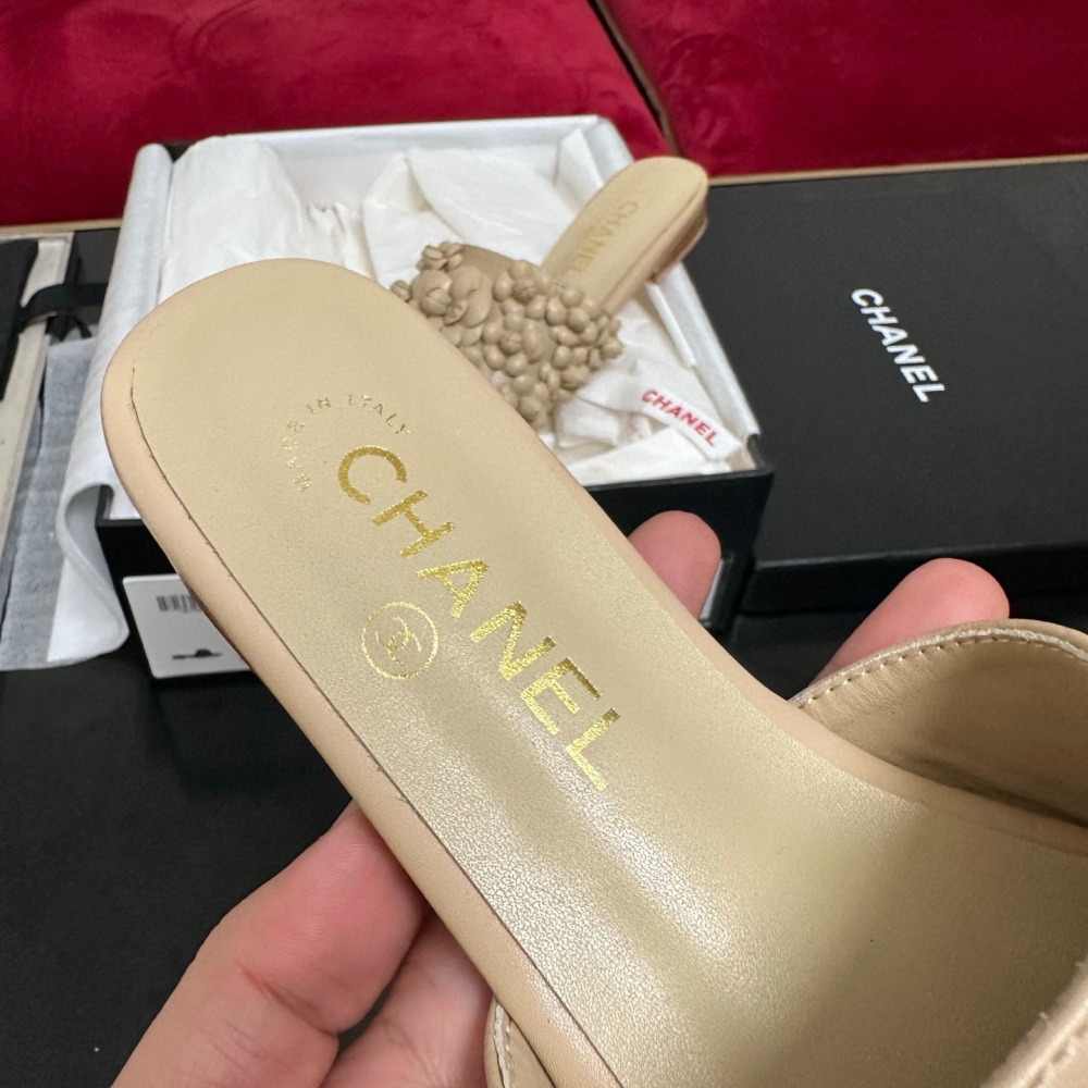 Chanel slipper