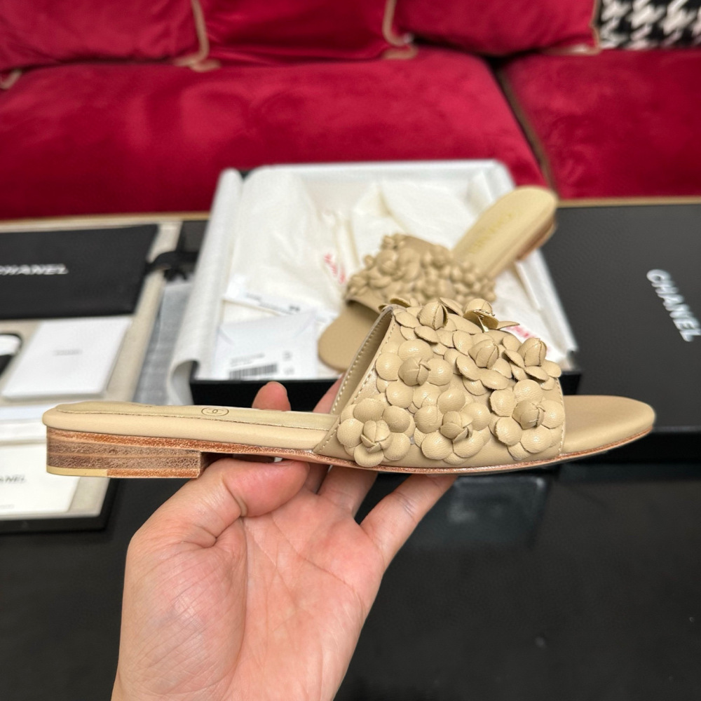 Chanel slipper