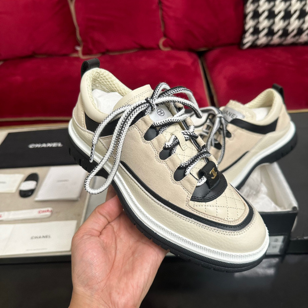 Chanel snecker