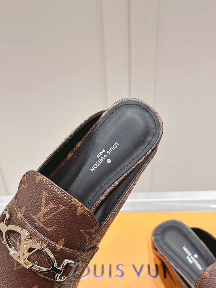 LV slipper