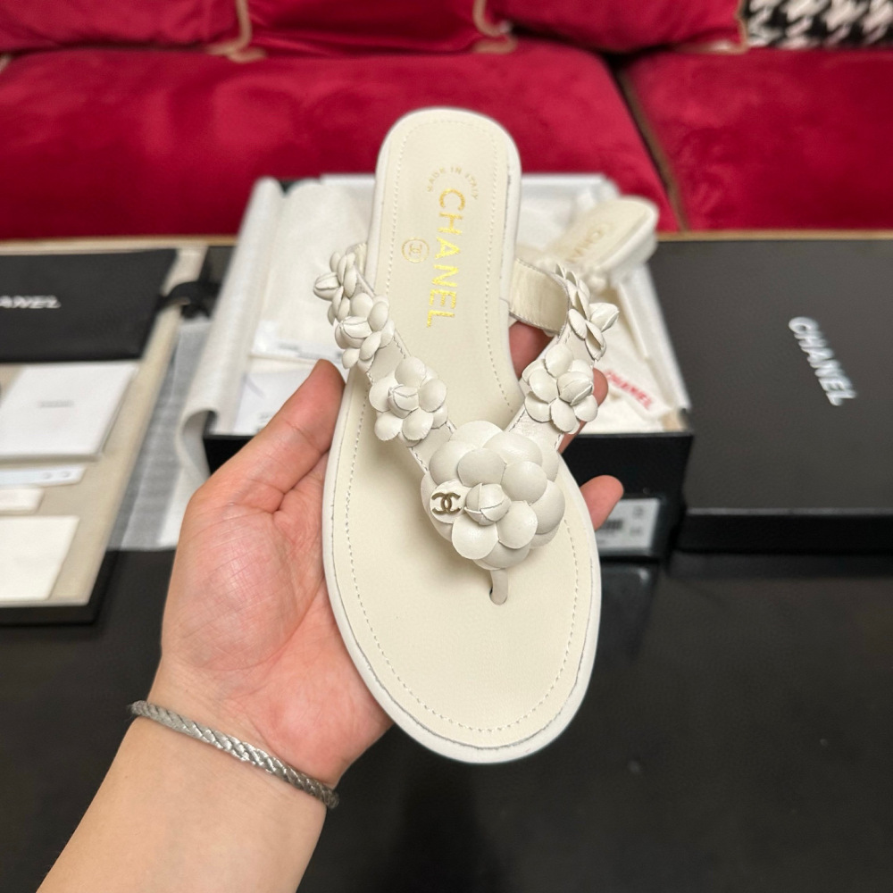 Chanel slipper