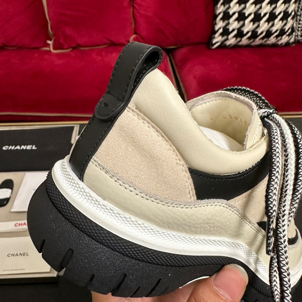 Chanel snecker