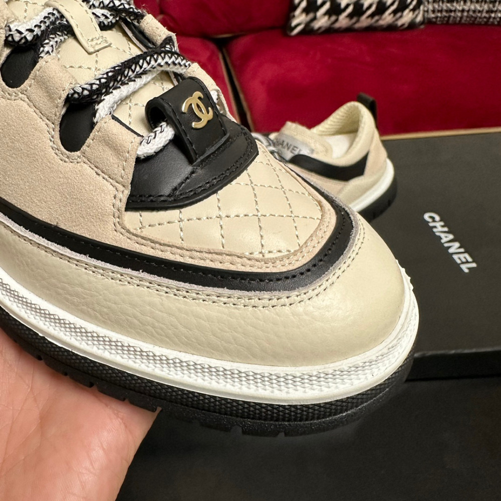 Chanel snecker