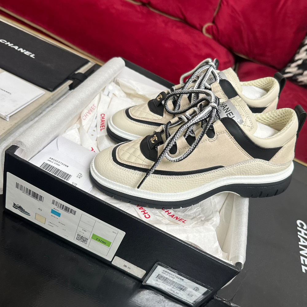 Chanel snecker