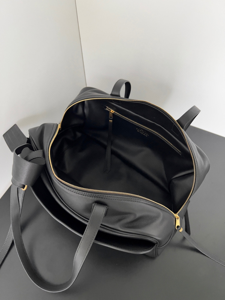 Balenciaga Carrie