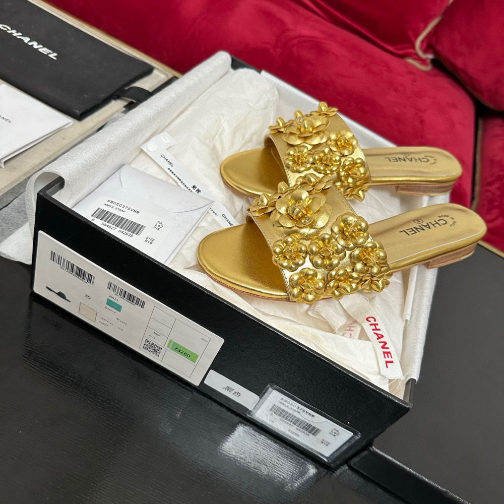 Chanel slipper
