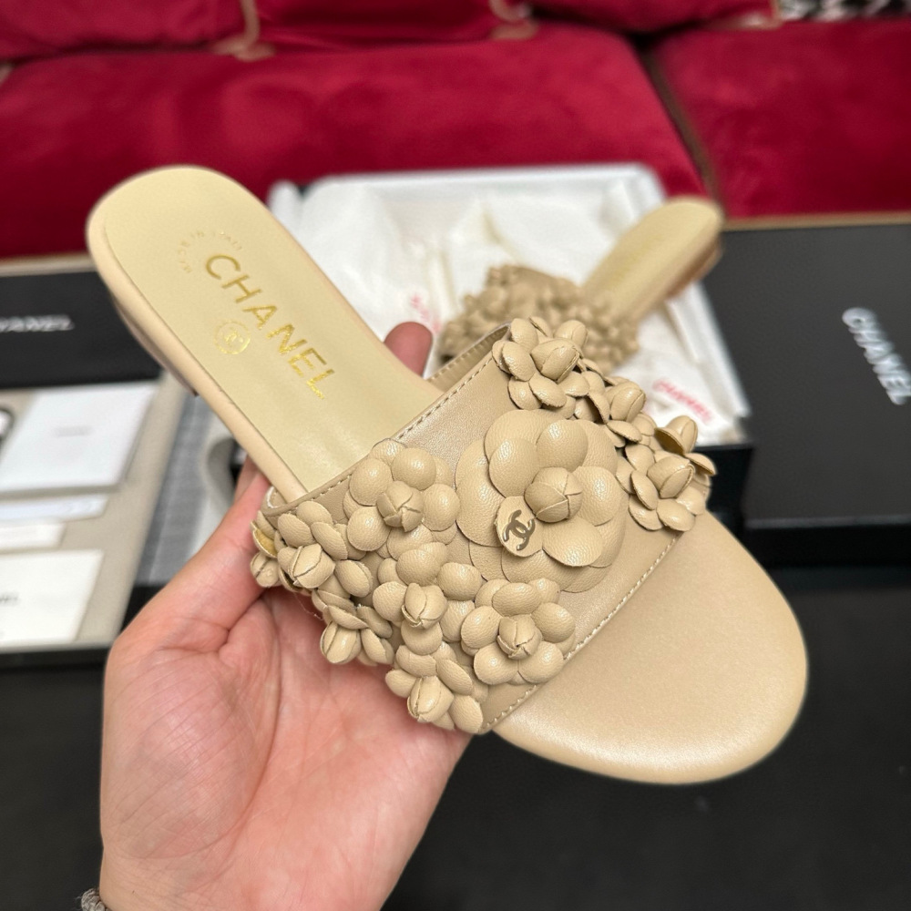 Chanel slipper