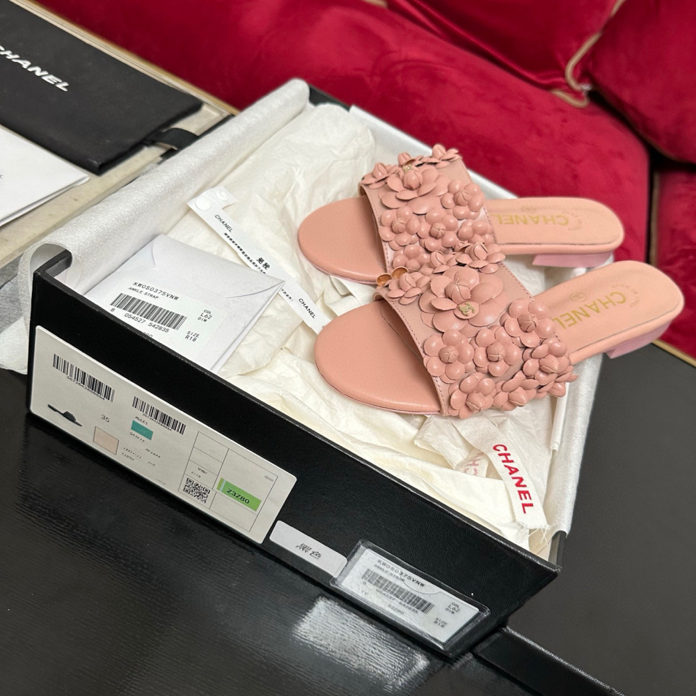 Chanel slipper