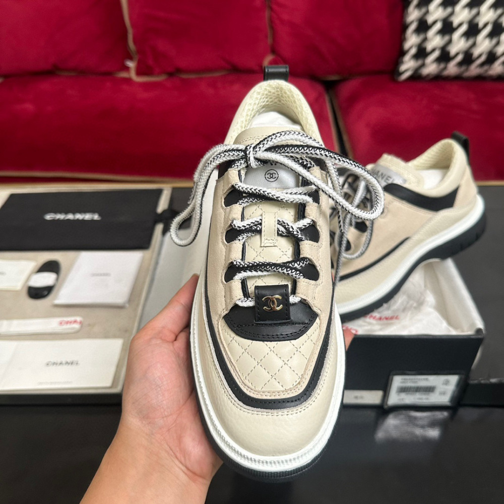 Chanel snecker