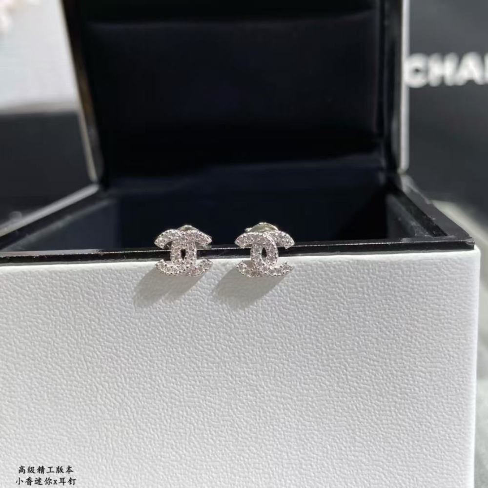 Chanel mini earring
