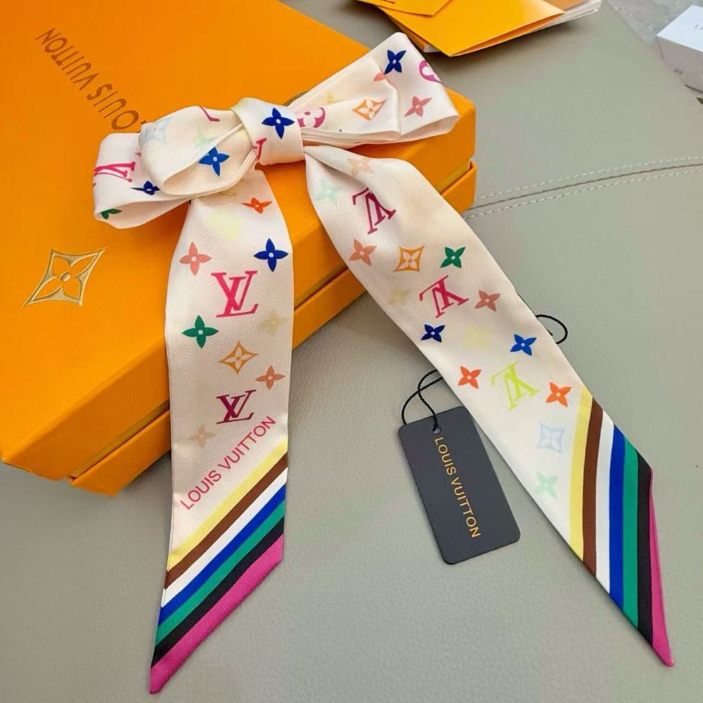 LV scarf
