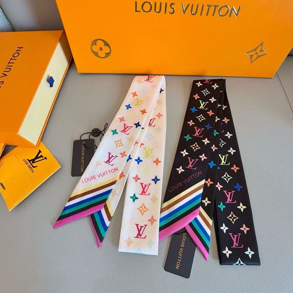 LV scarf