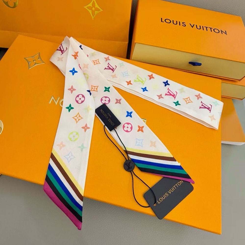 LV scarf