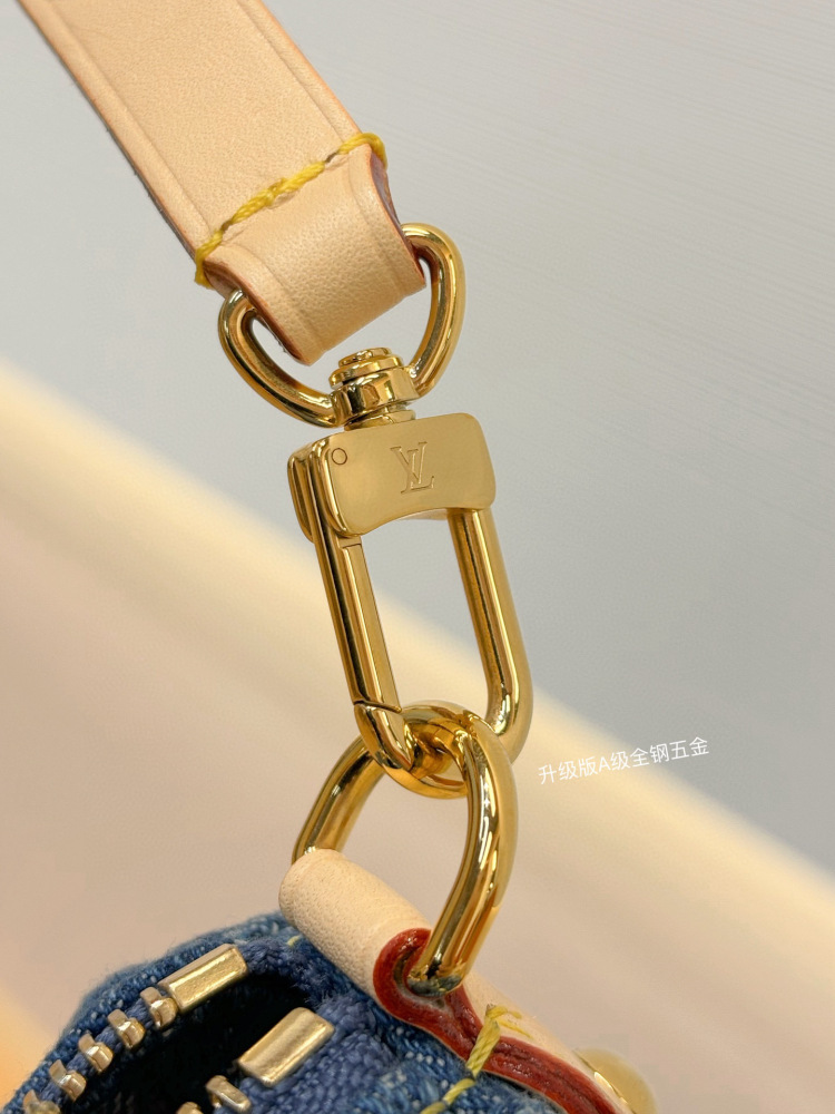（MB) LV pochette valley（⚠️The actual color is lighter）