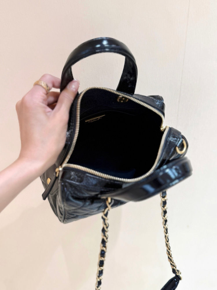 （cc）Chanel 25A Boston bag
