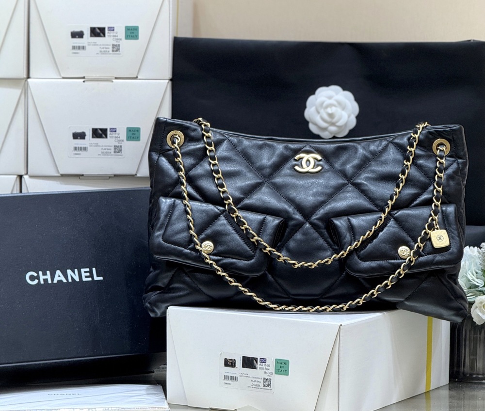 Chanel 25K hobo