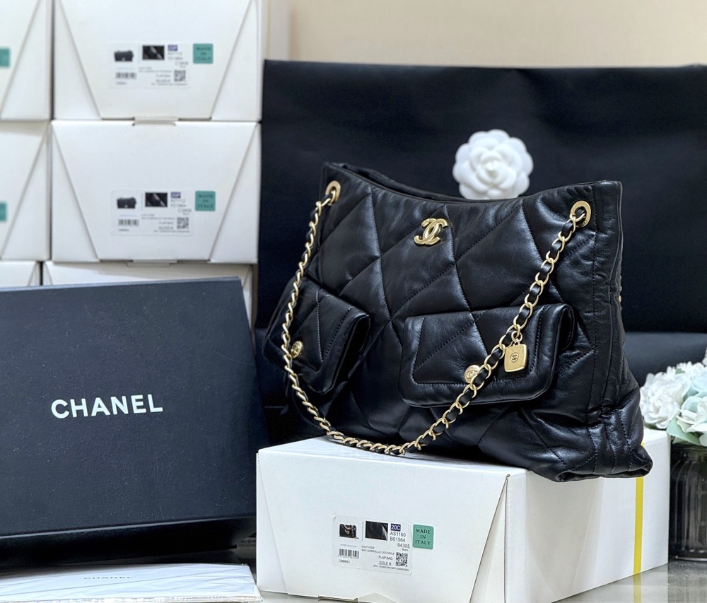 Chanel 25K hobo