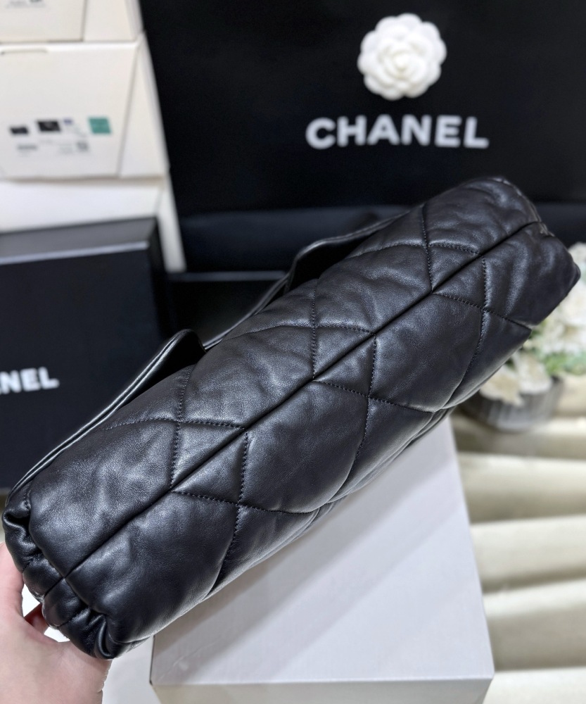 Chanel 25K hobo