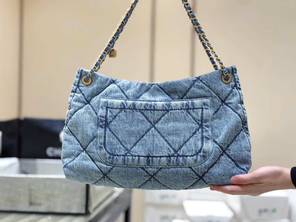 Chanel 25K hobo