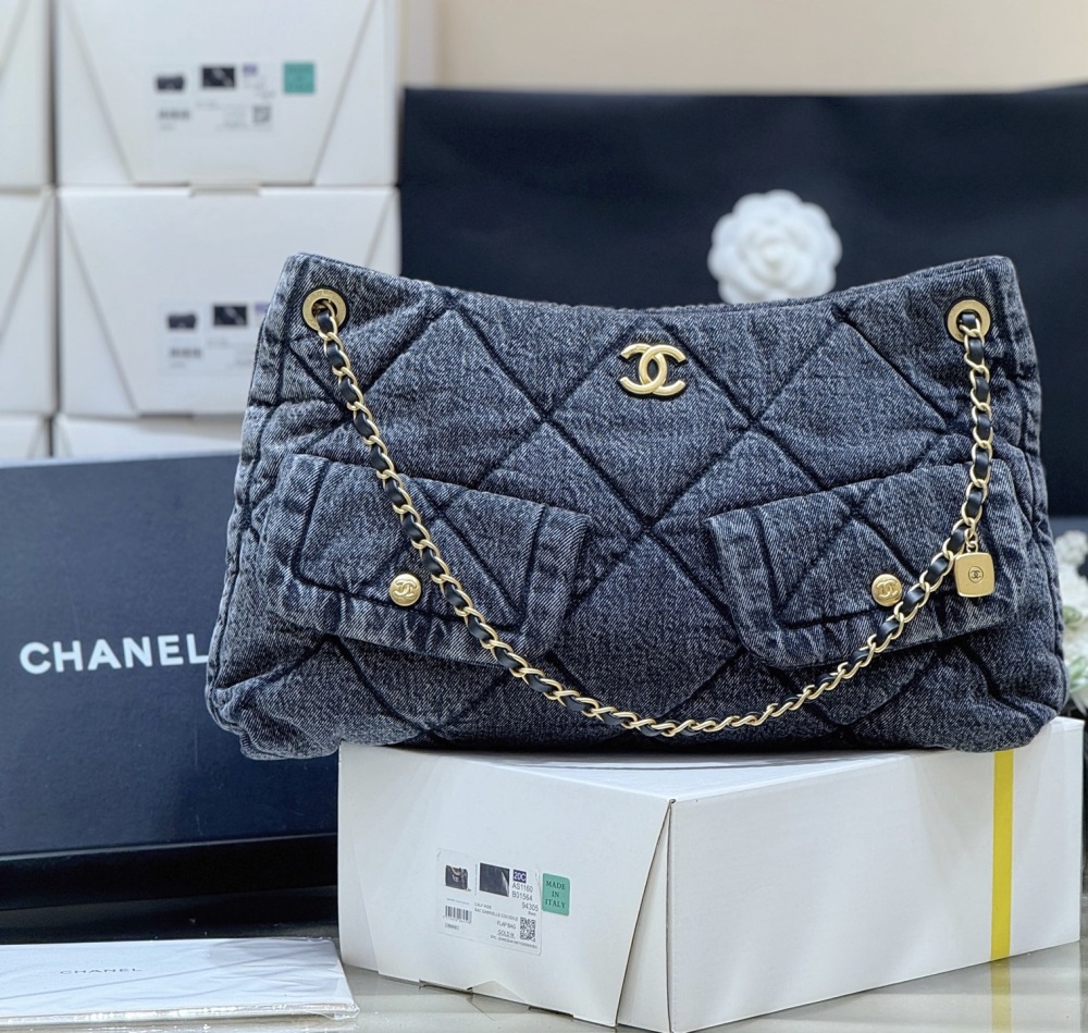 Chanel 25K hobo