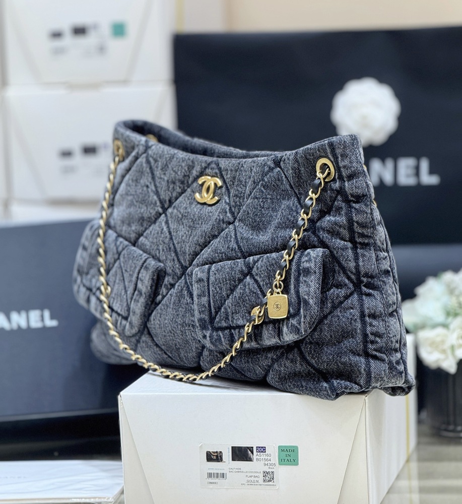 Chanel 25K hobo