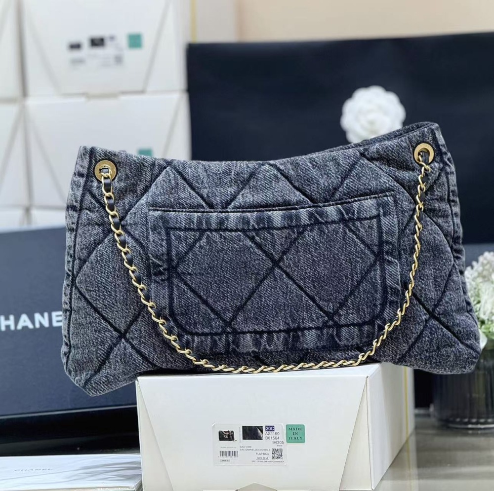 Chanel 25K hobo
