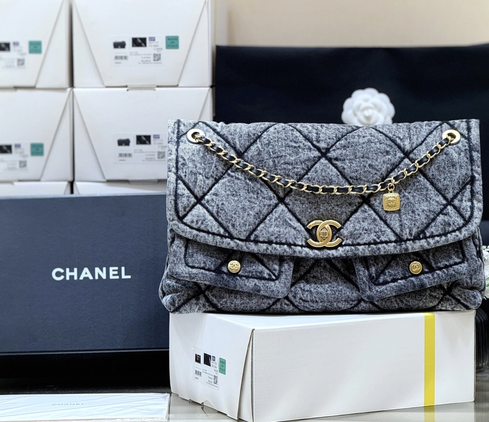 Chanel 25K hobo