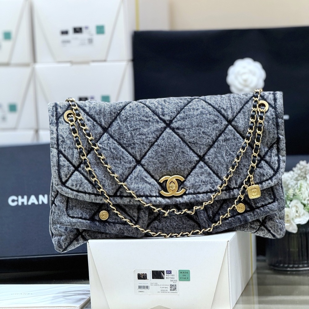 Chanel 25K hobo