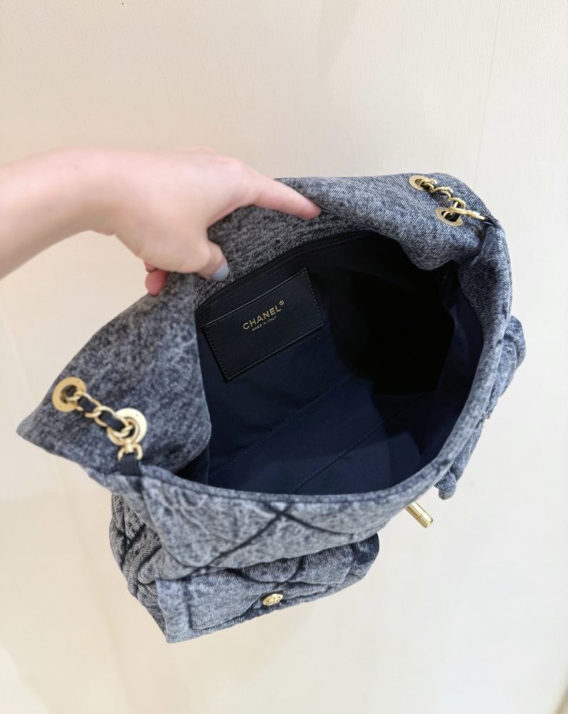 Chanel 25K hobo