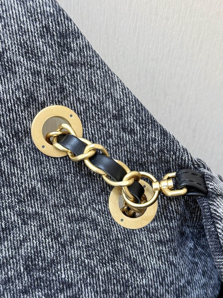Chanel 25K hobo