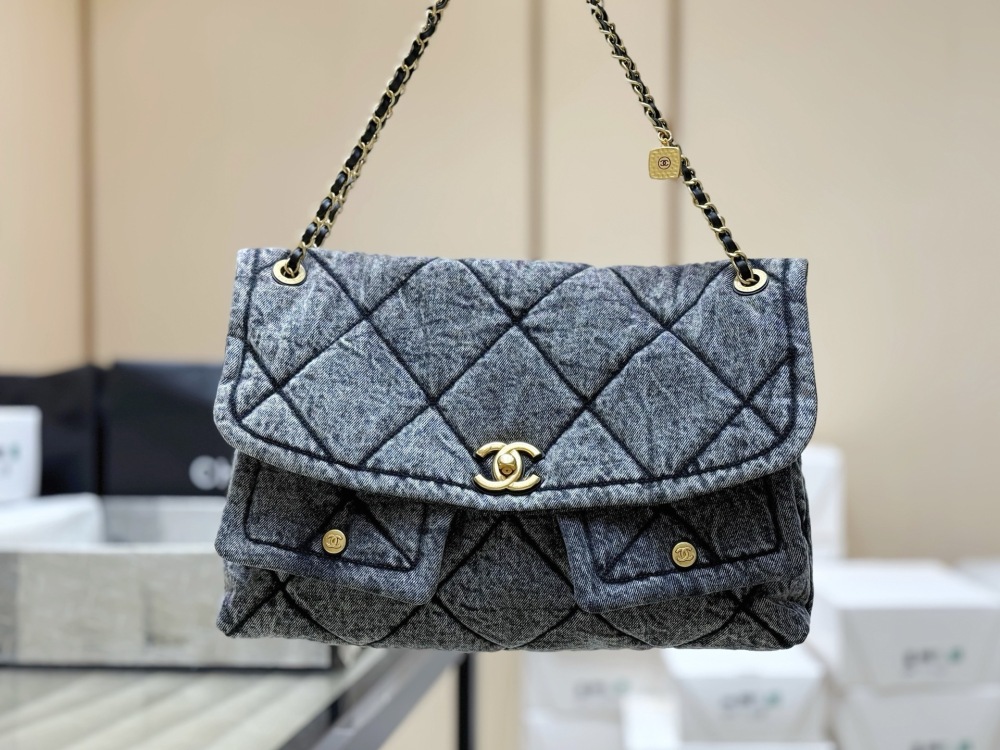 Chanel 25K hobo
