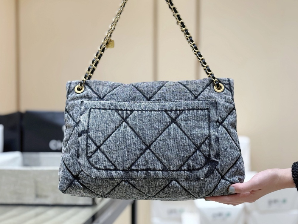 Chanel 25K hobo