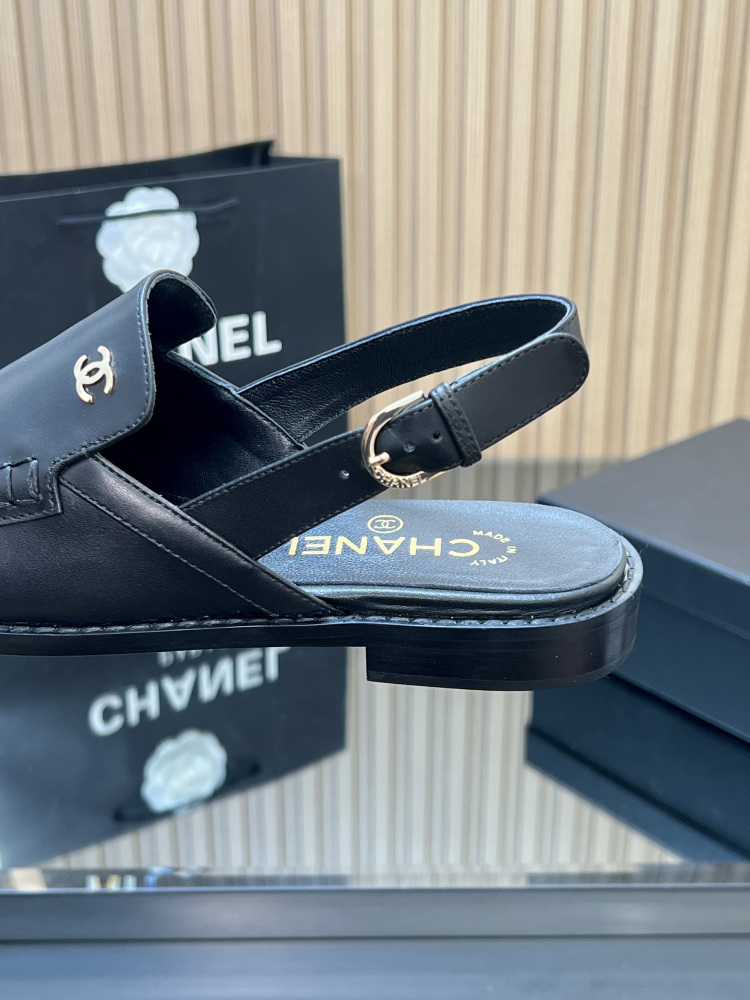 Chanel slipper