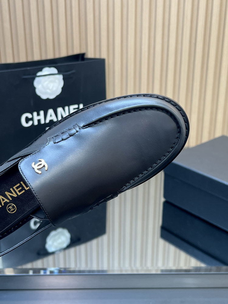Chanel slipper