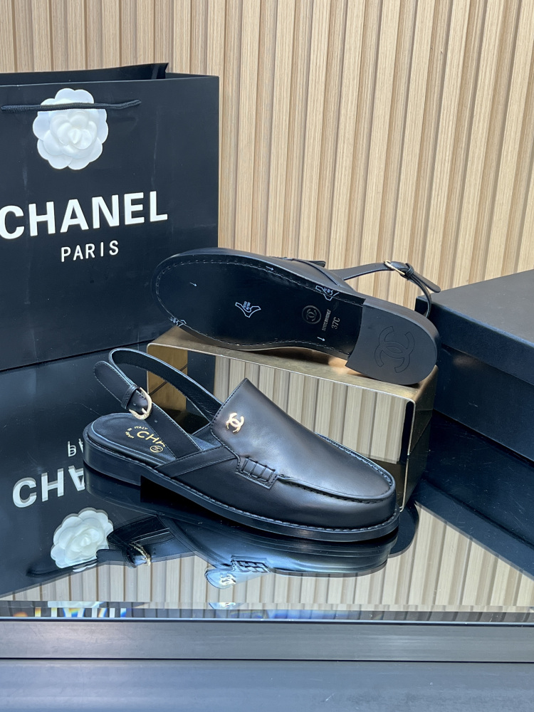 Chanel slipper