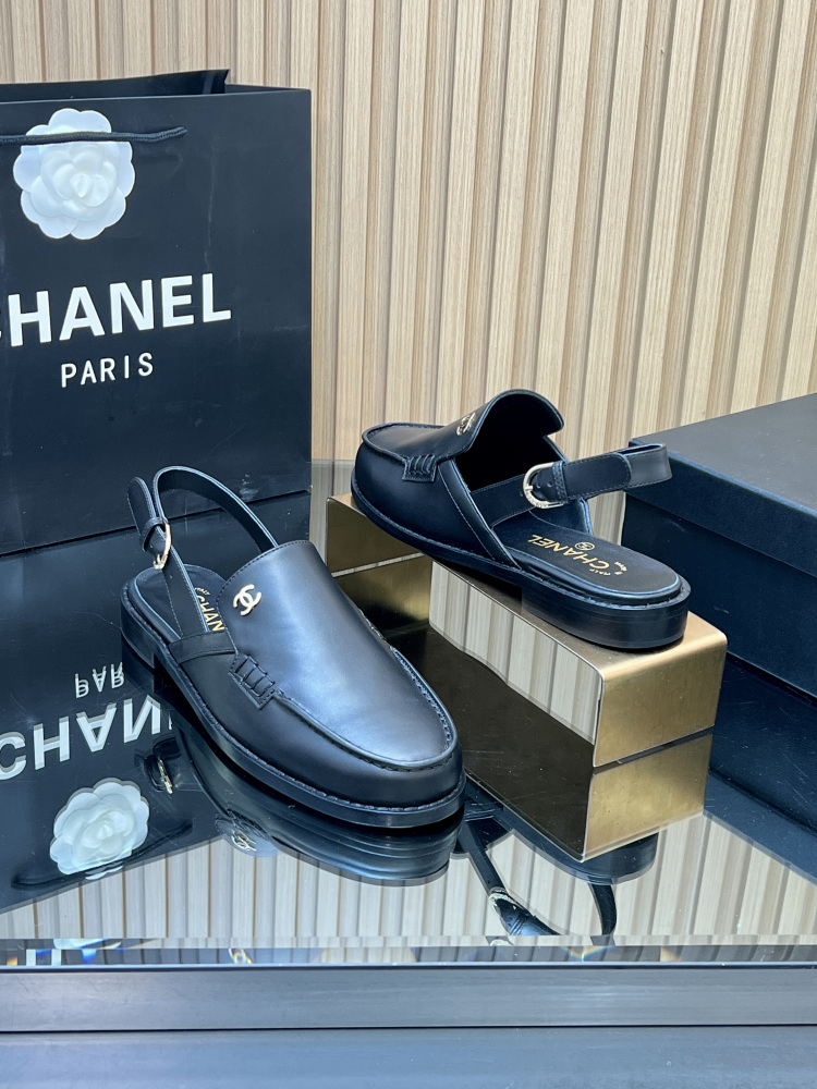 Chanel slipper