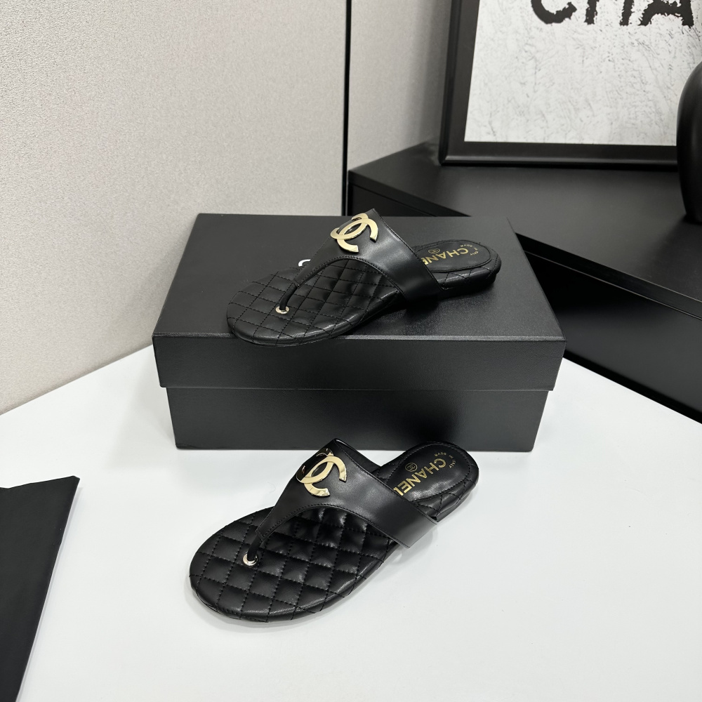 Chanel slipper
